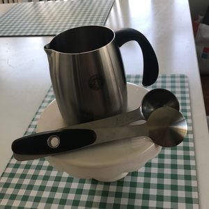 😻😻Starbucks Milk jug and coffee scoop